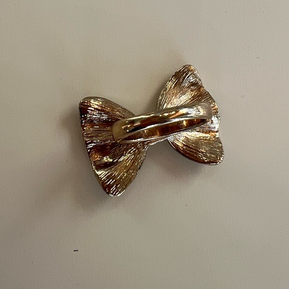 Gold Bow Shape Ring Size 8 3/4 - Picture 4 of 5